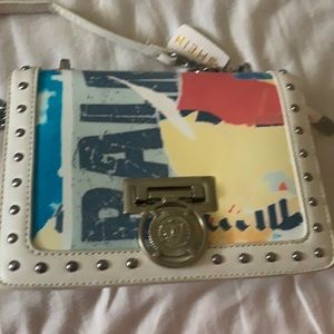 Never worn didn’t like it in person